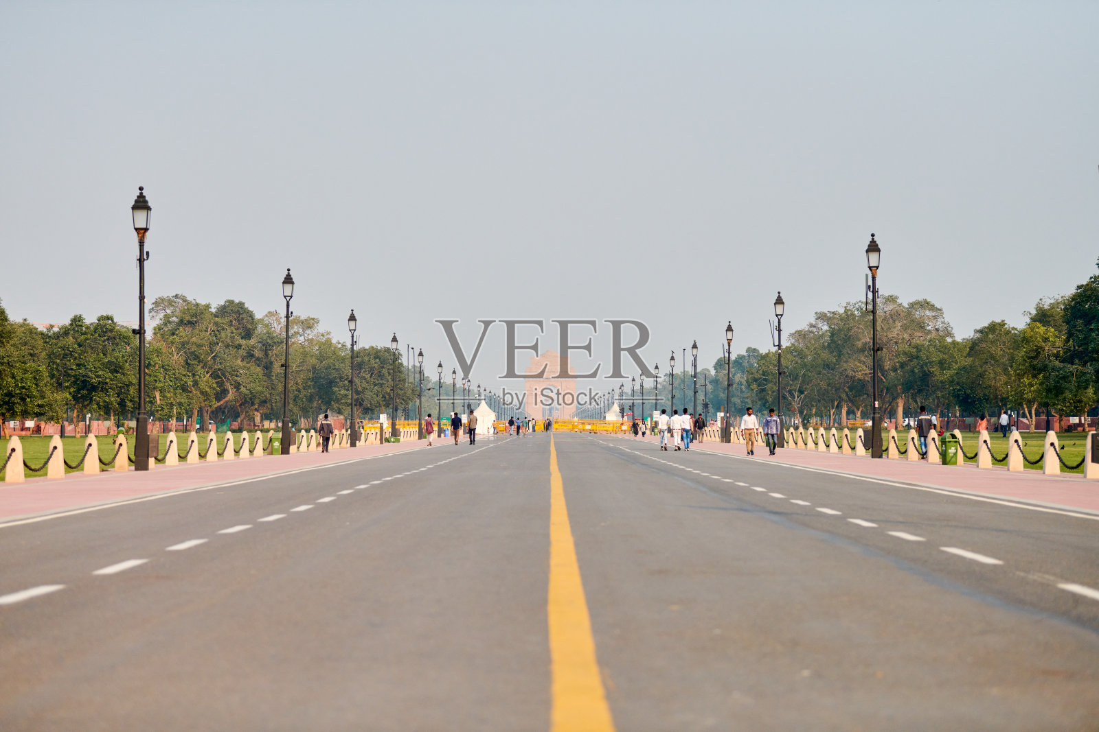 拉杰帕斯卡塔维亚大道通往印度门的纪念性林荫大道,位于新德里的战争纪念碑。照片摄影图片