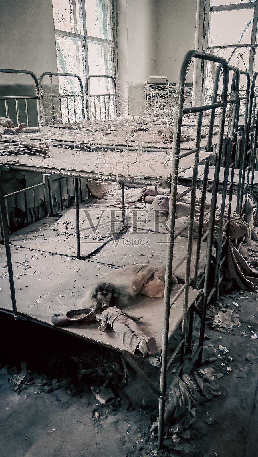 乌克兰城市中被毁坏和焚烧的房屋照片摄影图片