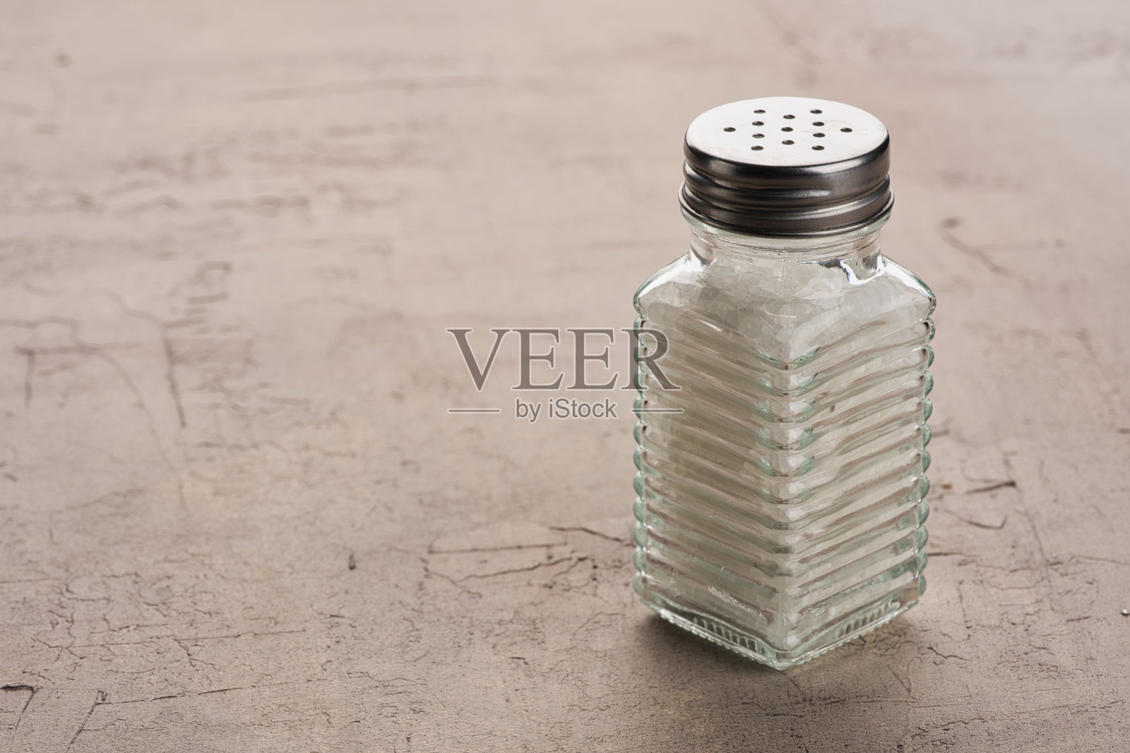 复古背景上的有机盐照片摄影图片