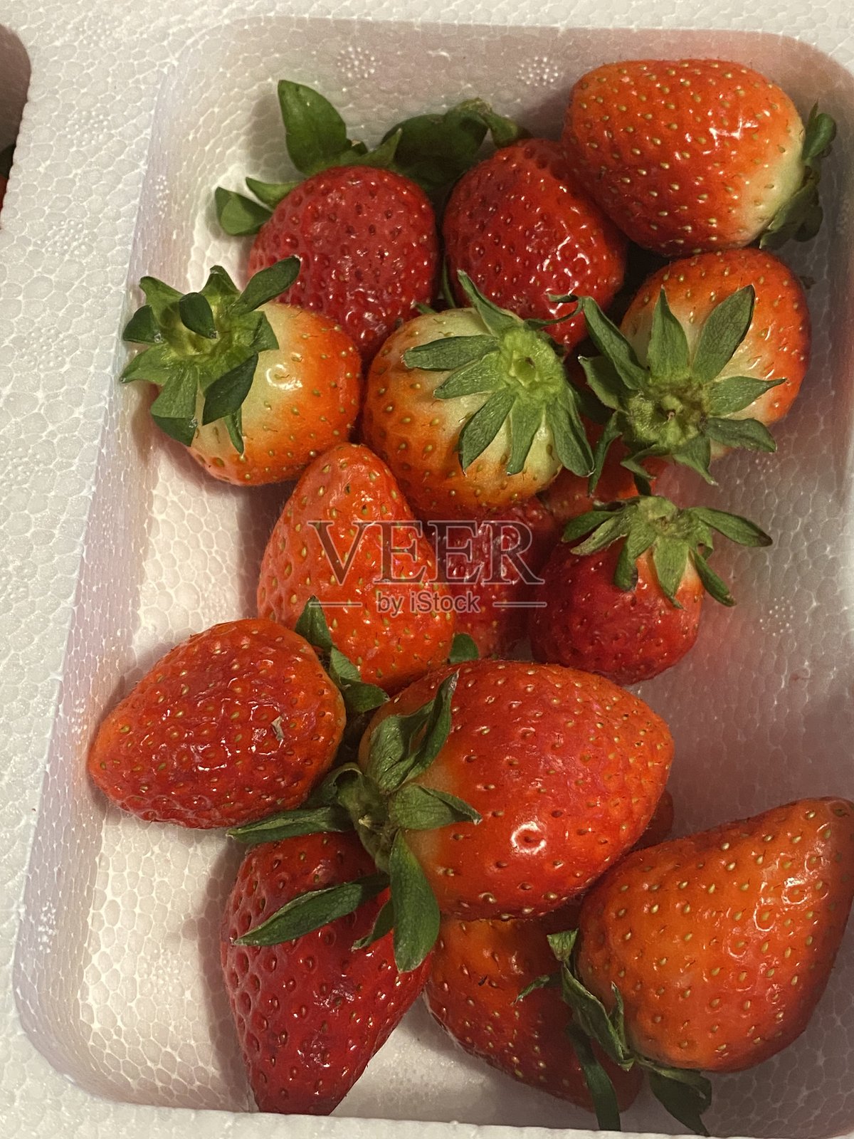 新鲜多汁的草莓照片摄影图片