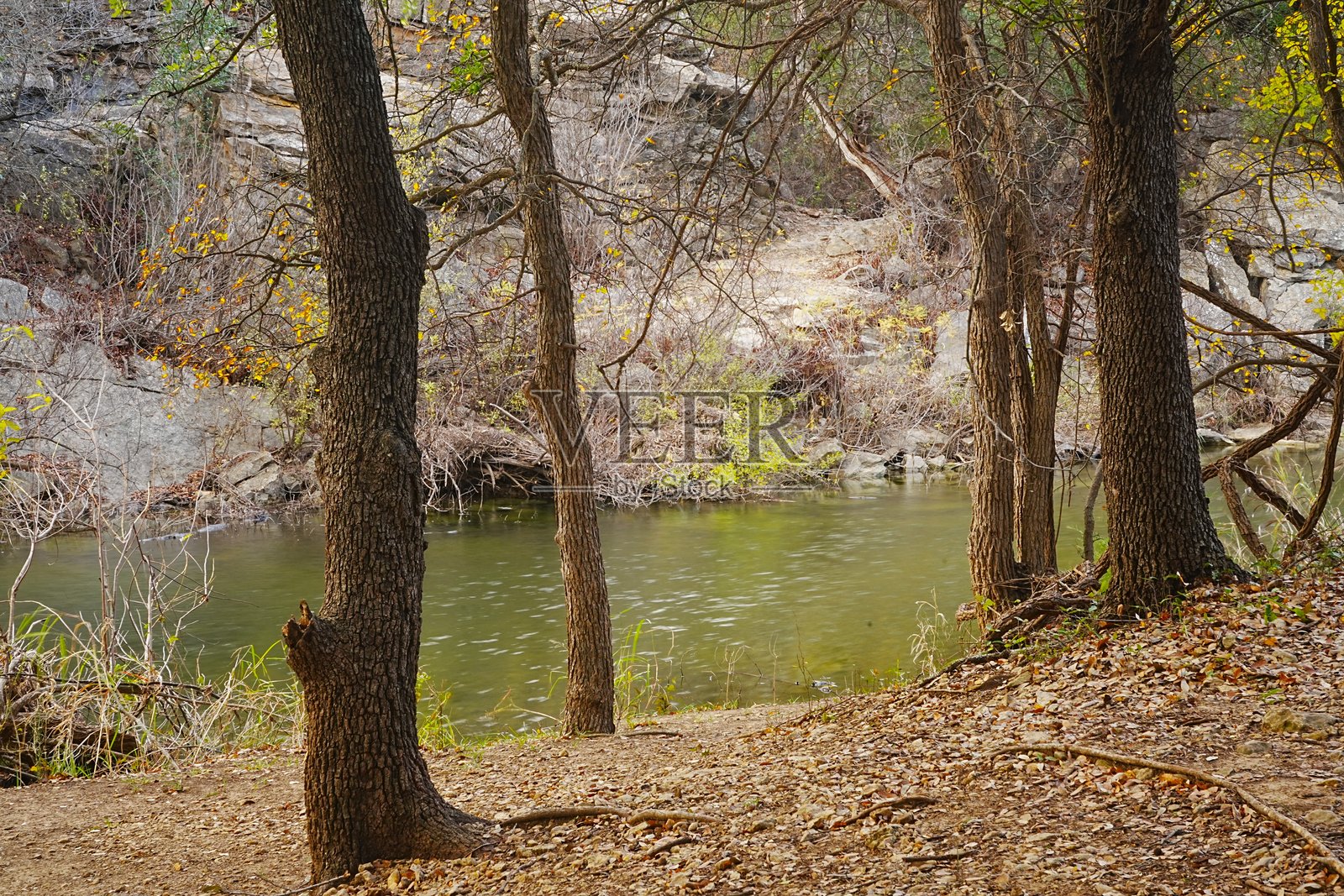 小径、露营、历史。德克萨斯州杰克斯伯勒的理查森堡州立公园是一个重要的历史遗址。照片摄影图片