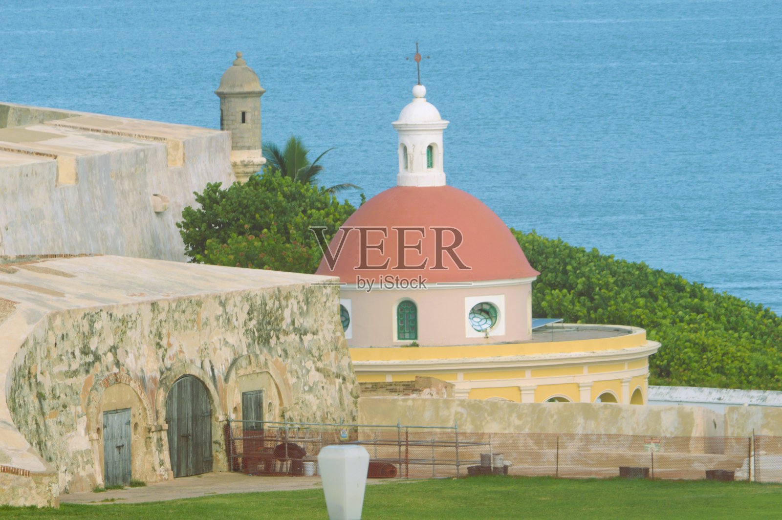 波多黎各圣胡安的一座老建筑照片。照片摄影图片