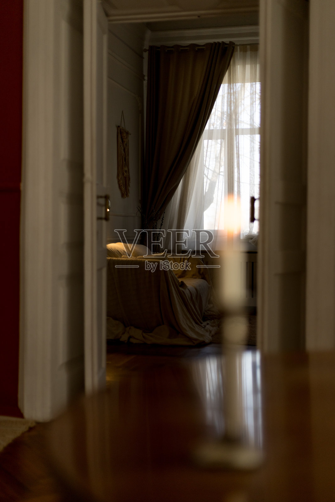 卧室里的柔和光线照片摄影图片