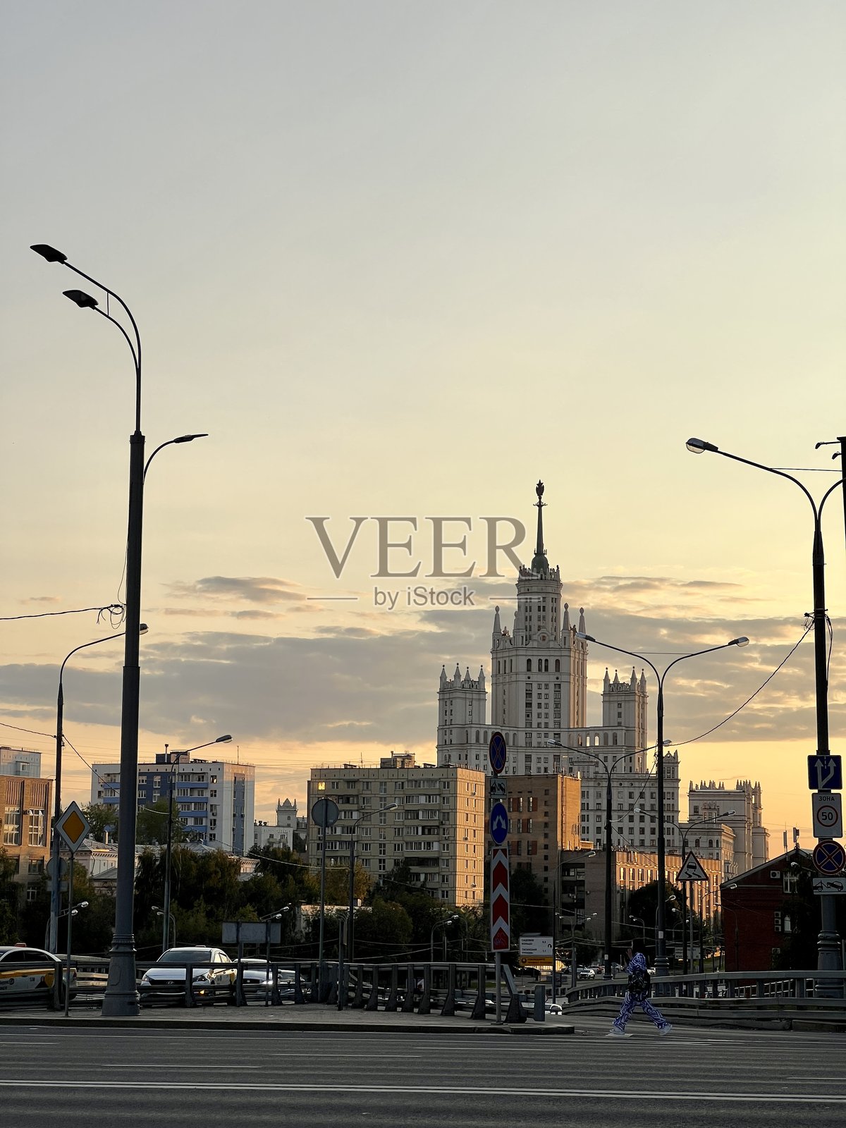 莫斯科日落时的城市风景，俄罗斯照片摄影图片