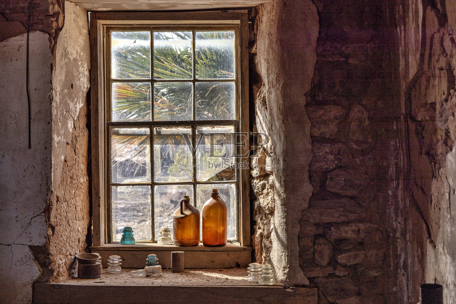 石墙中的窗户照片摄影图片