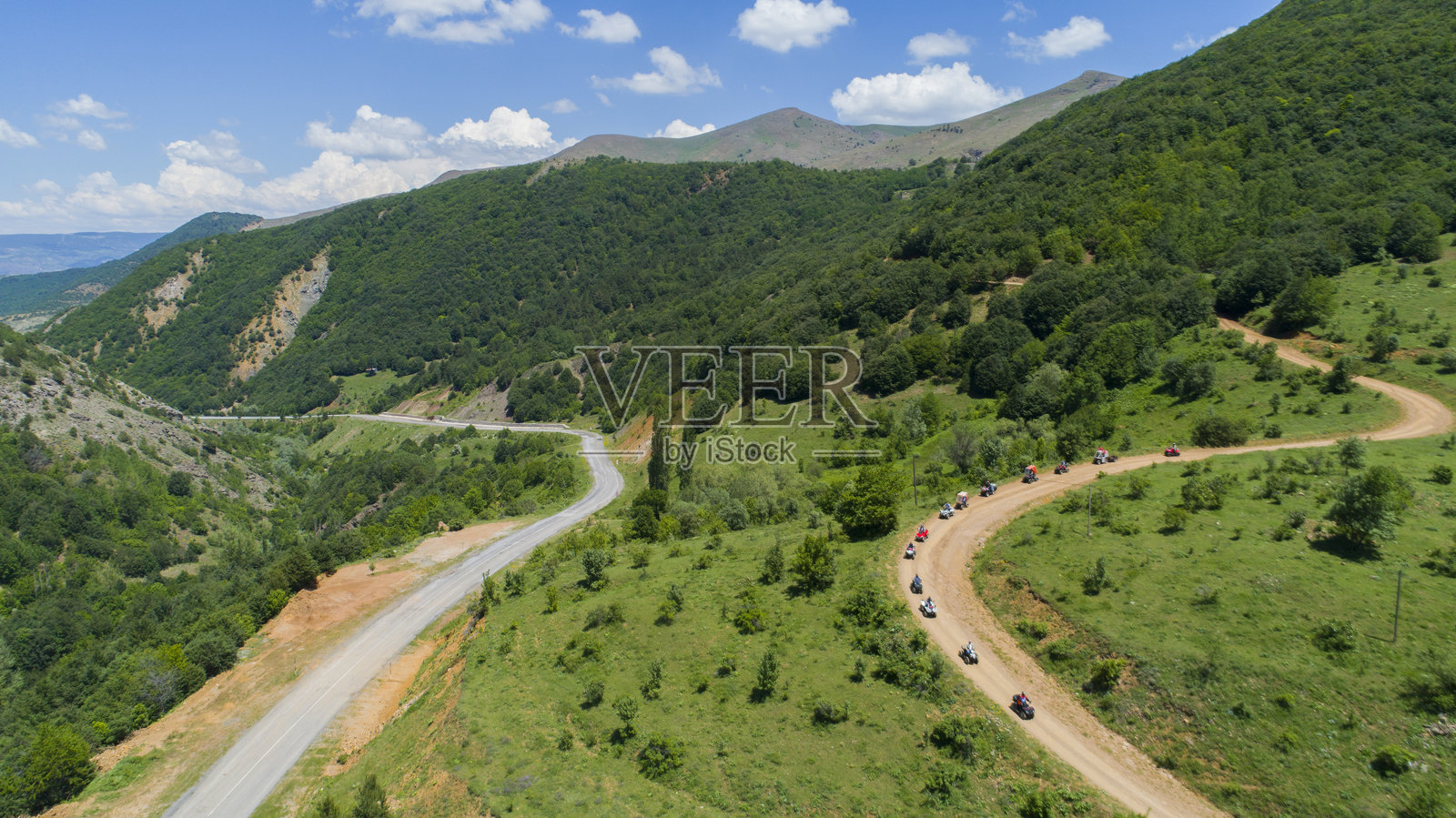 团队在土耳其锡瓦斯进行全地形车探险之旅，2021年6月17日照片摄影图片