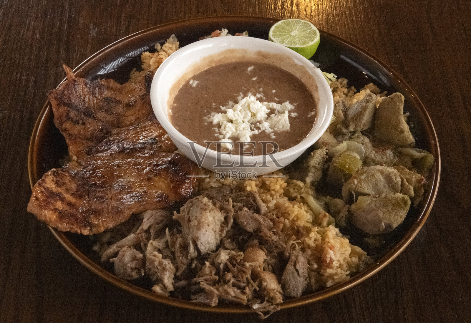 三种肉类拼盘开胃菜照片摄影图片