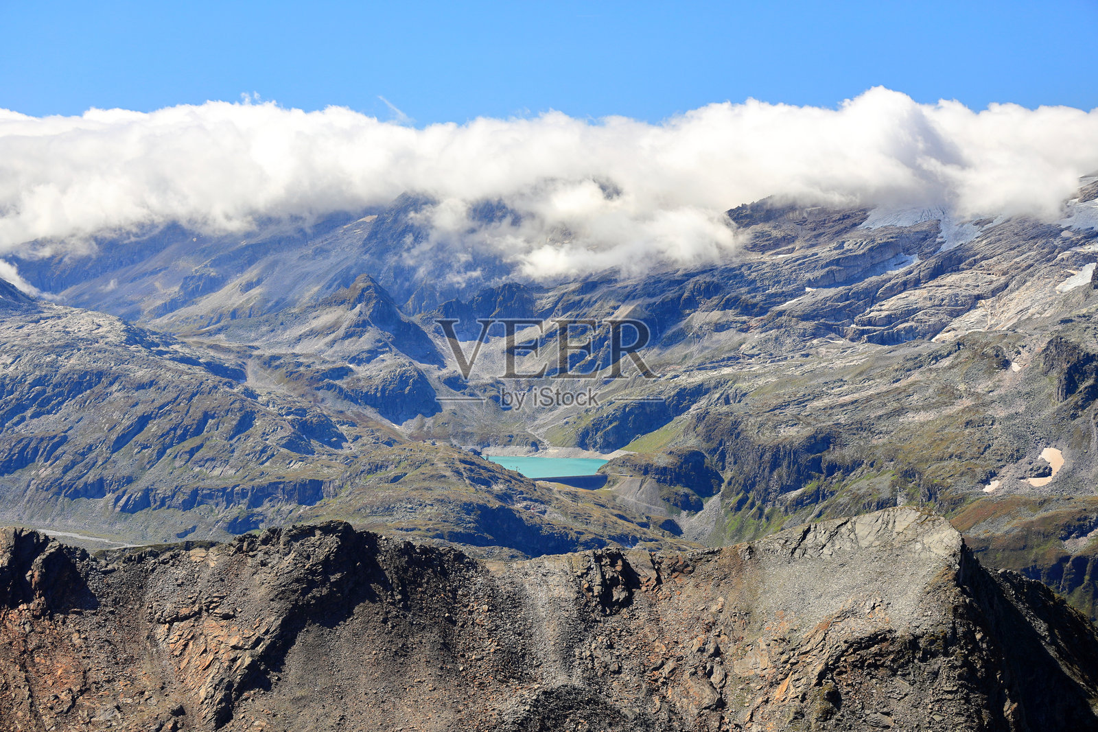 从基茨施泰因霍恩山俯瞰奥地利阿尔卑斯山。奥地利，欧洲。照片摄影图片