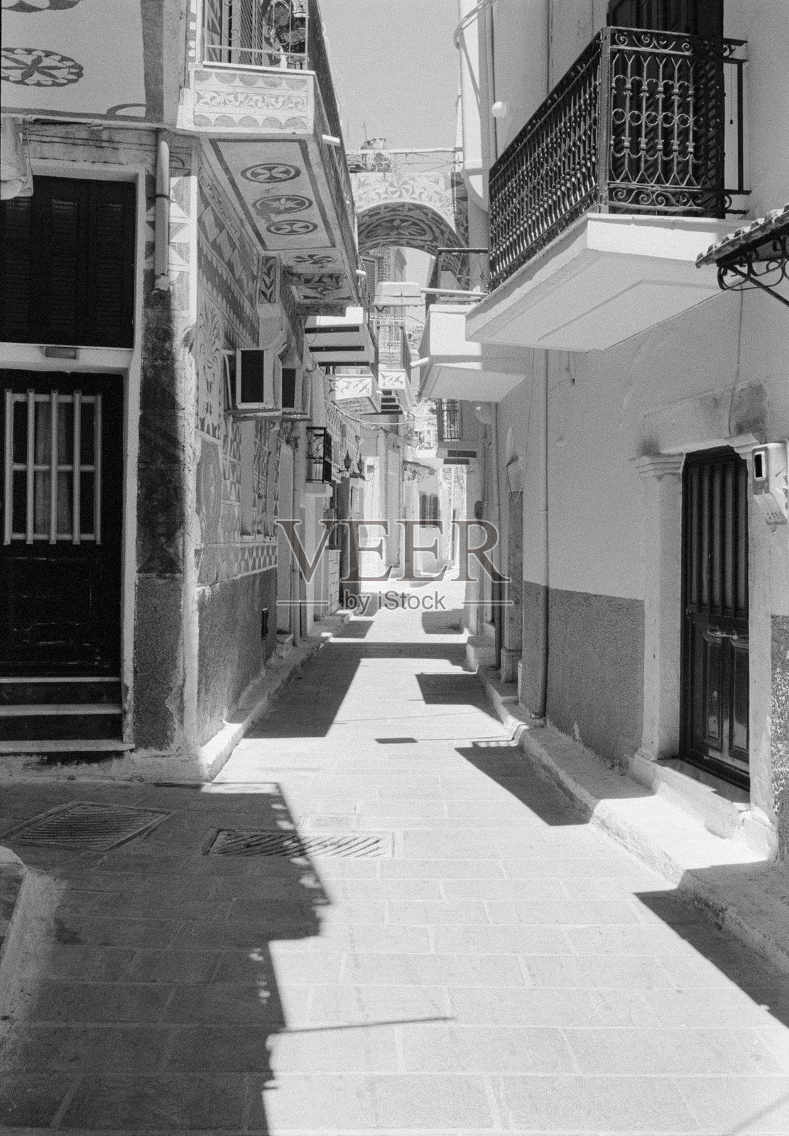 希腊岛屿村庄用黑白胶卷拍摄照片摄影图片