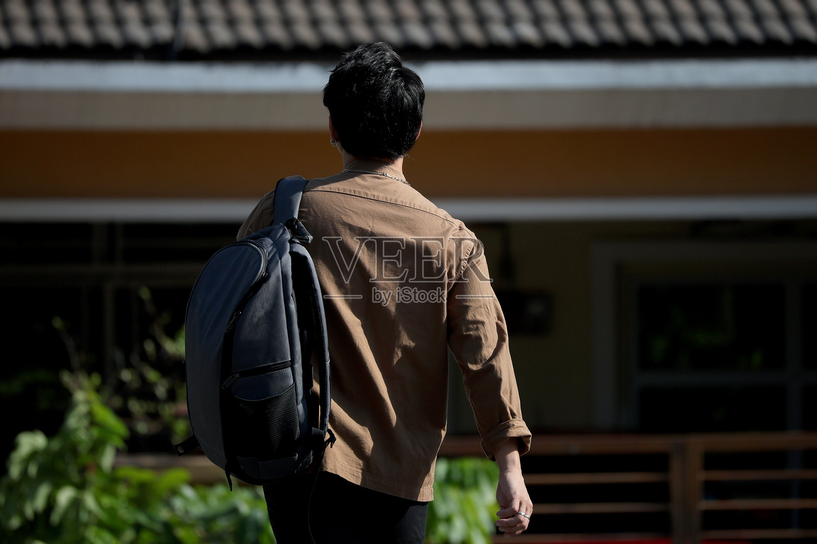 亚洲年轻男性肖像照片摄影图片