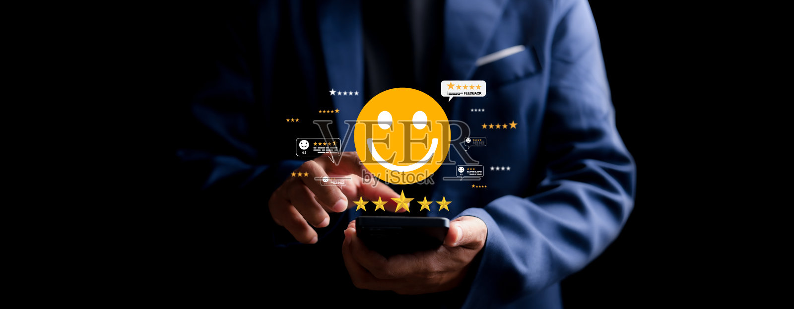 在线客户满意度调查服务概念。满意度调查，客户使用智能手机对他们的体验进行五颗星评分。照片摄影图片