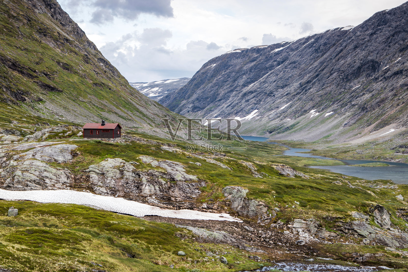 挪威的山间小屋照片摄影图片