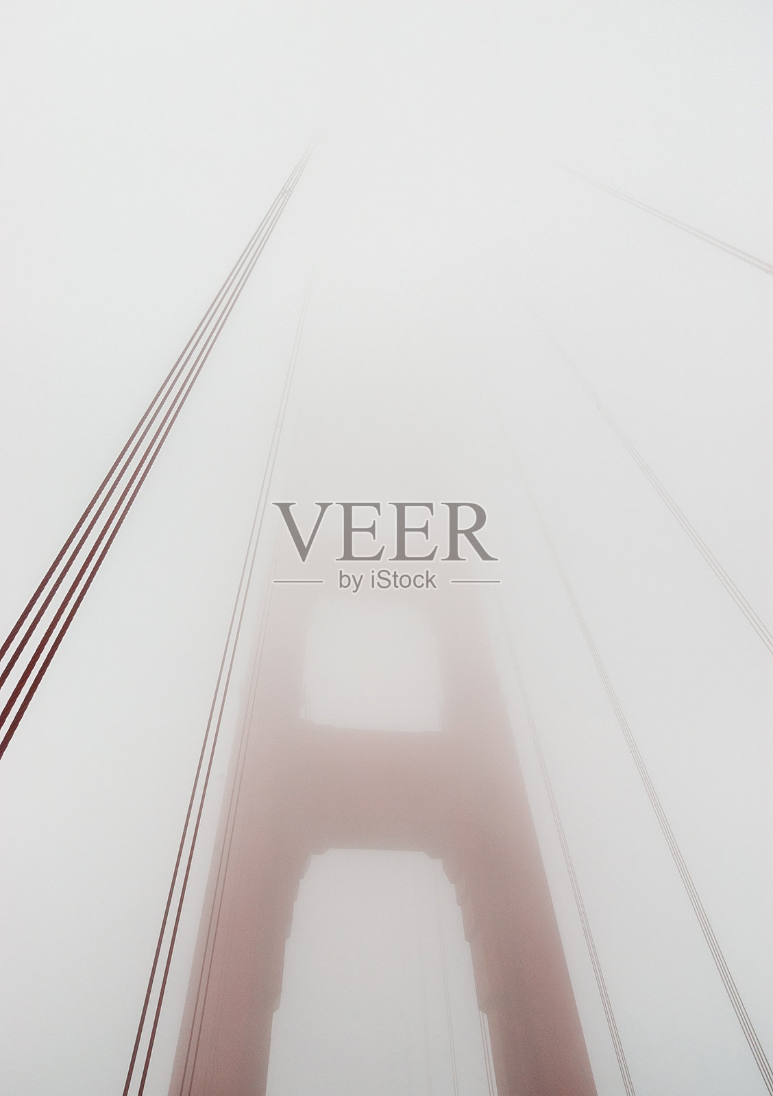 旧金山金门大桥在雾蒙蒙的早晨照片摄影图片