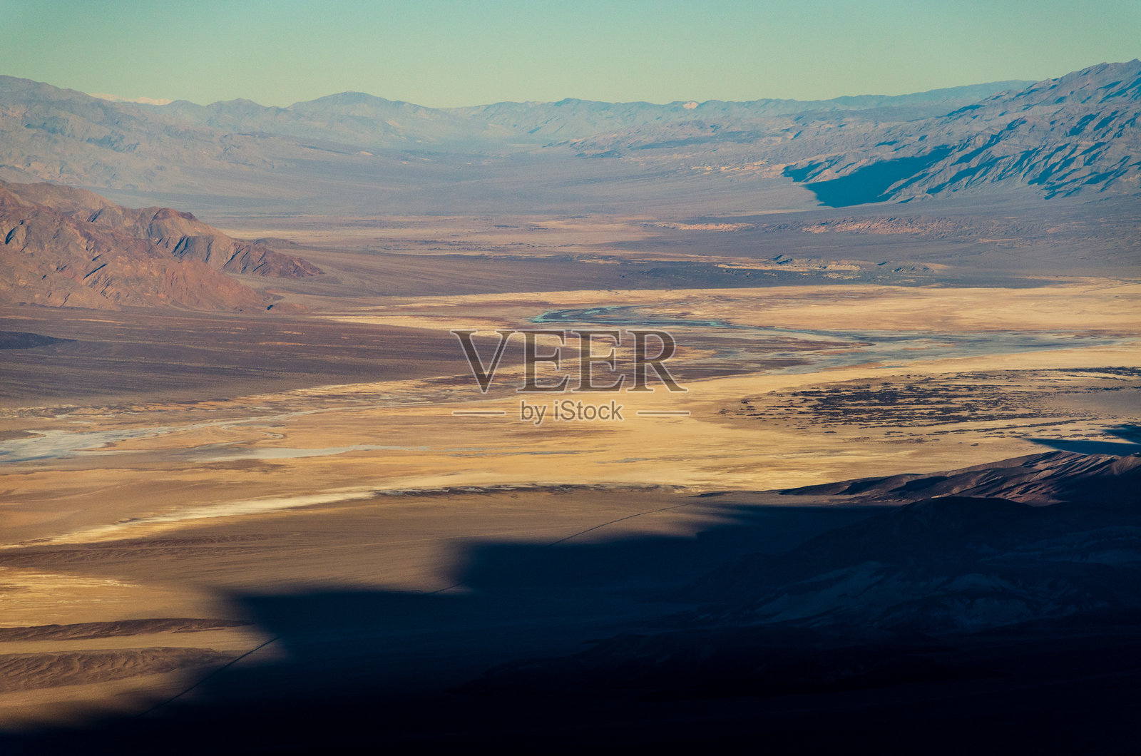 死亡谷国家公园的山脉照片摄影图片