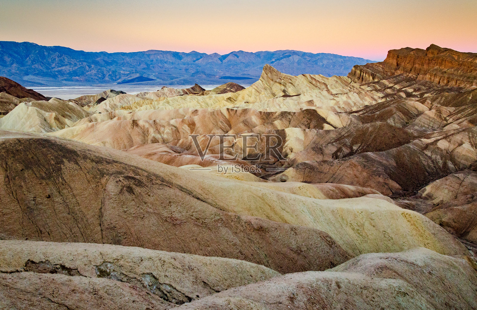 死亡谷国家公园的山脉照片摄影图片
