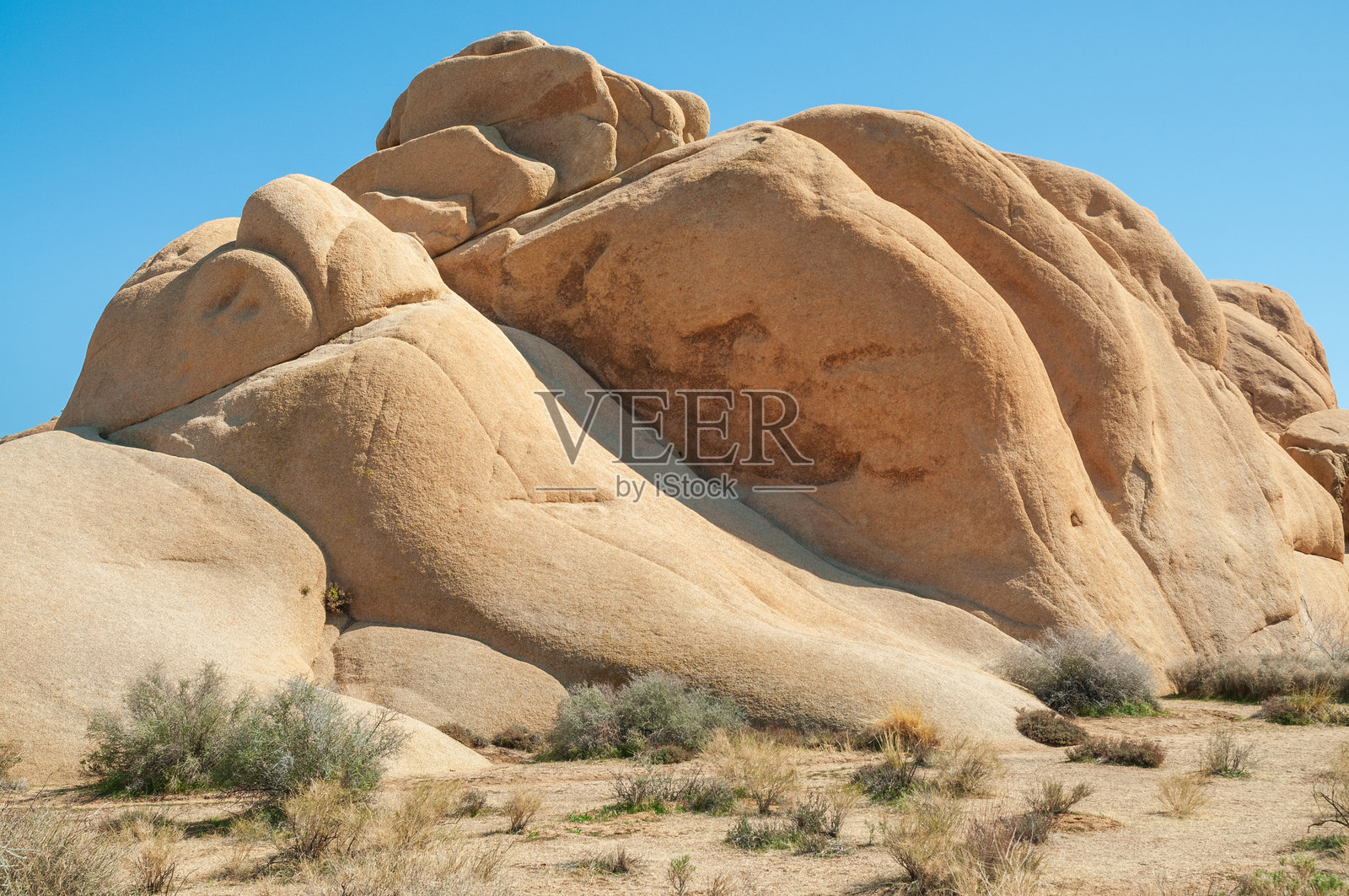 骷髅岩小径，加州约书亚树国家公园照片摄影图片