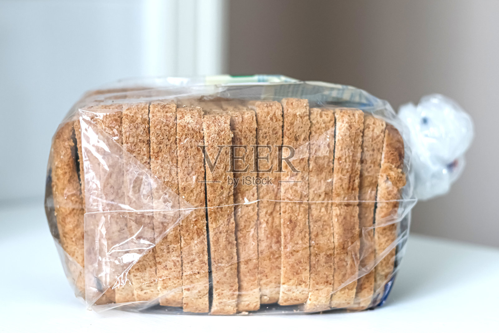 一包全麦面包片照片摄影图片