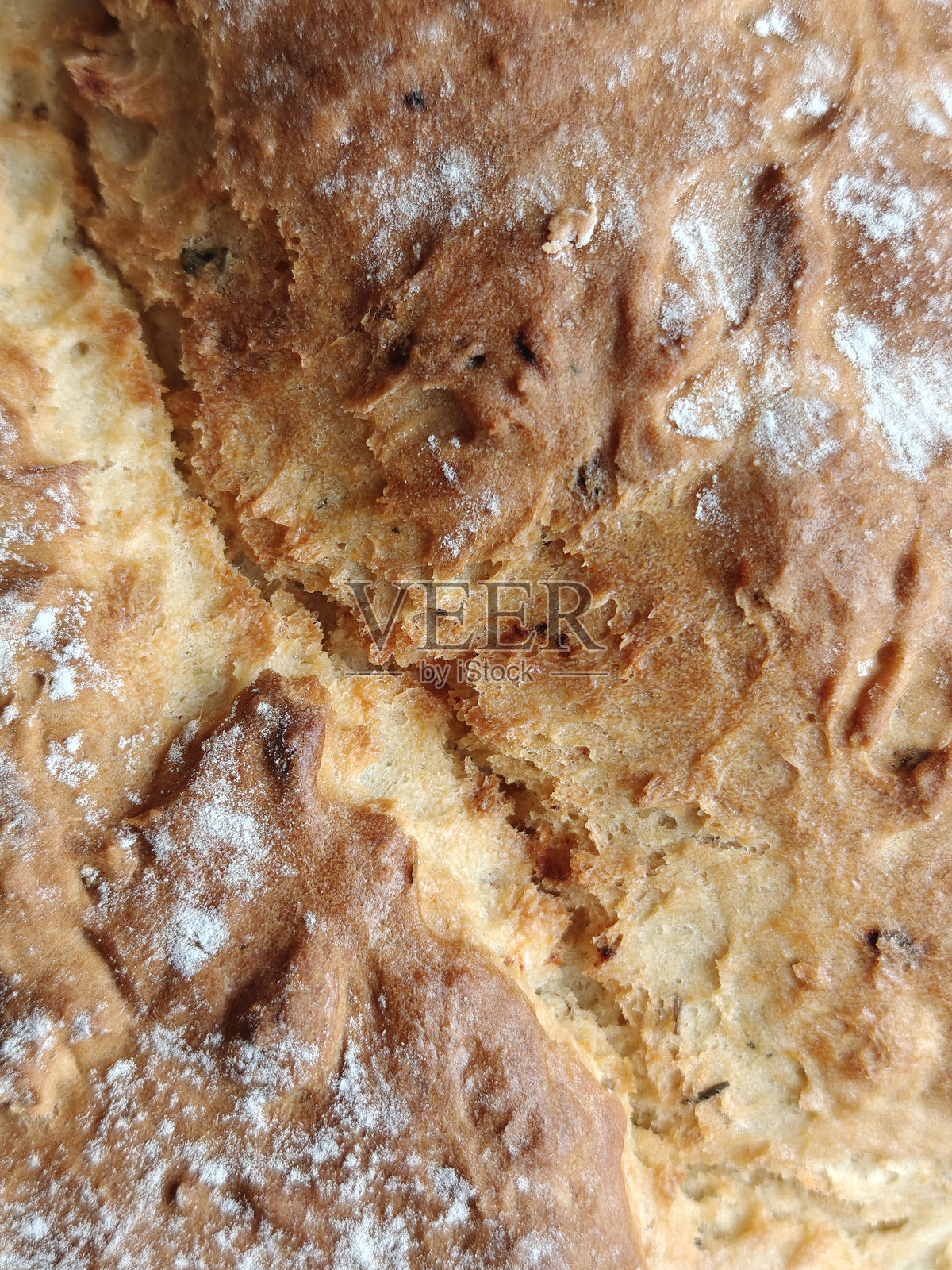 新鲜自制的全麦和黑麦面粉面包。酥脆的无酵饼干，留有空白空间。照片摄影图片