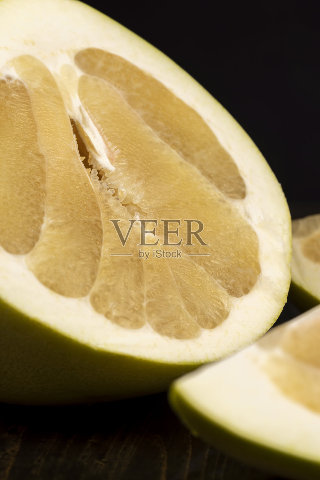 切成块的多汁成熟柚子照片摄影图片