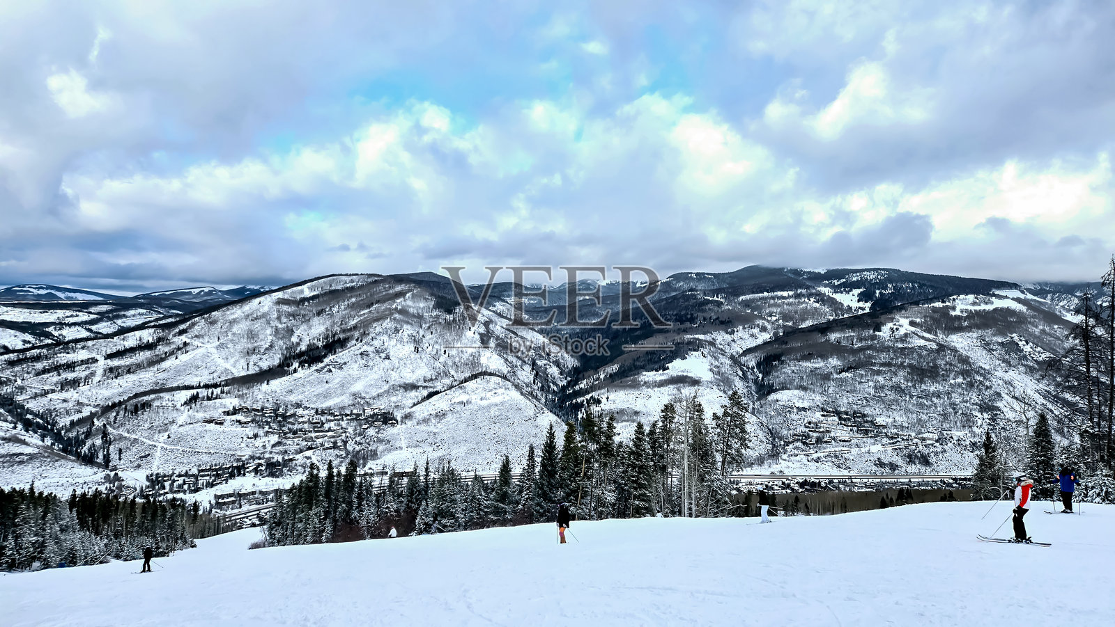 科罗拉多州维尔的滑雪活动照片摄影图片