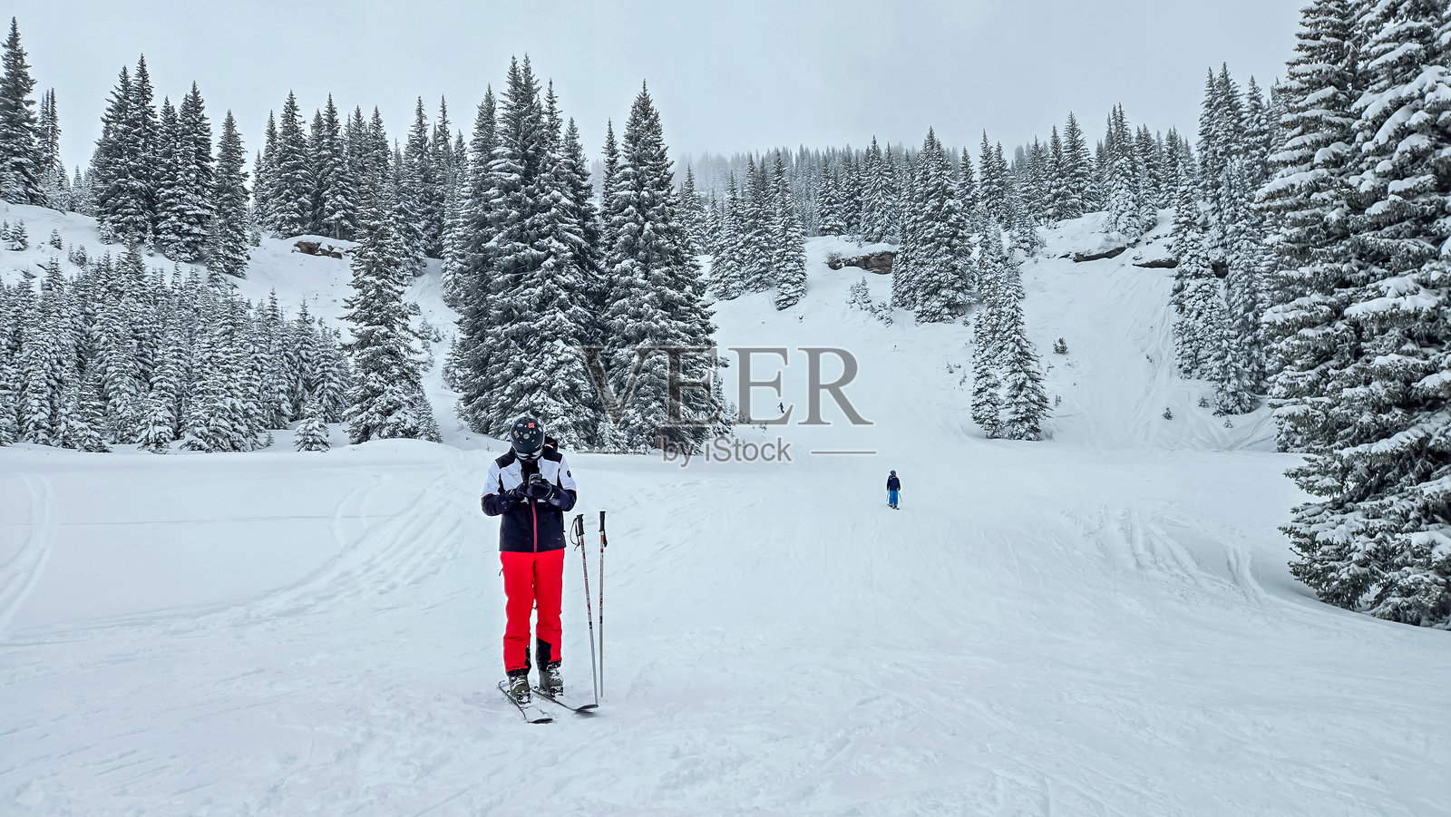 科罗拉多州维尔的滑雪场，时间为一月照片摄影图片