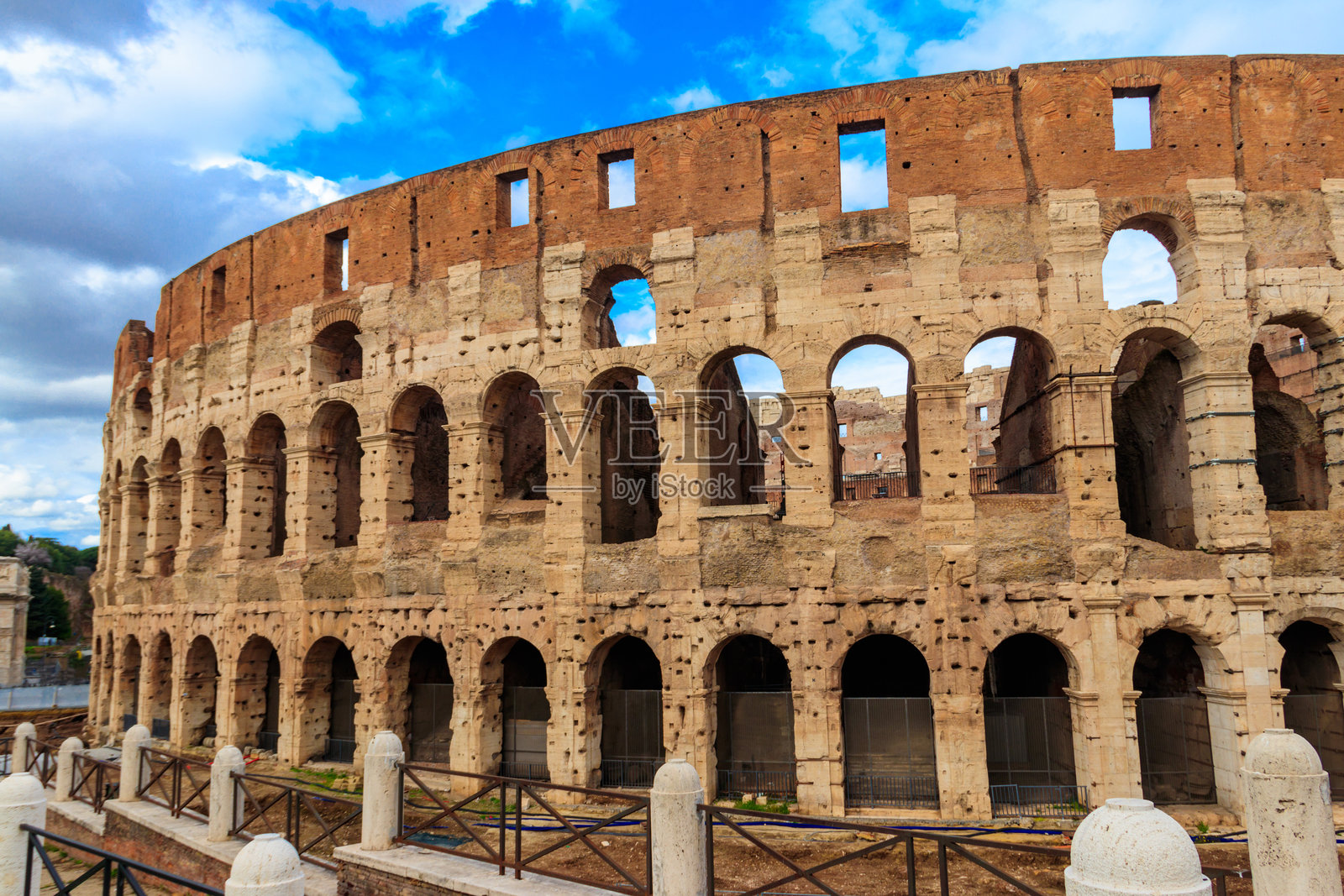 罗马的斗兽场或弗拉维安圆形剧场照片摄影图片