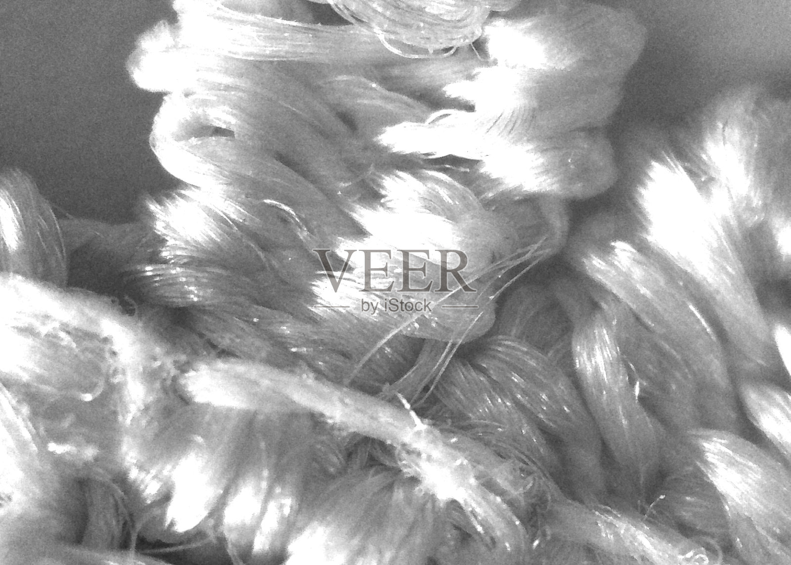 白色织物碎片，纺织品。显微镜下的图像，微观摄影。多重放大，特写。科学摄影照片摄影图片