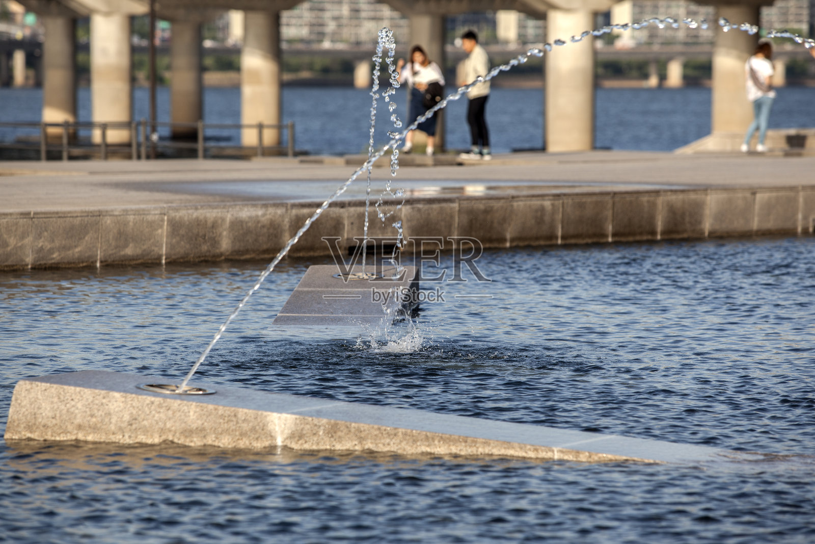 汝矣岛公园的喷泉照片摄影图片