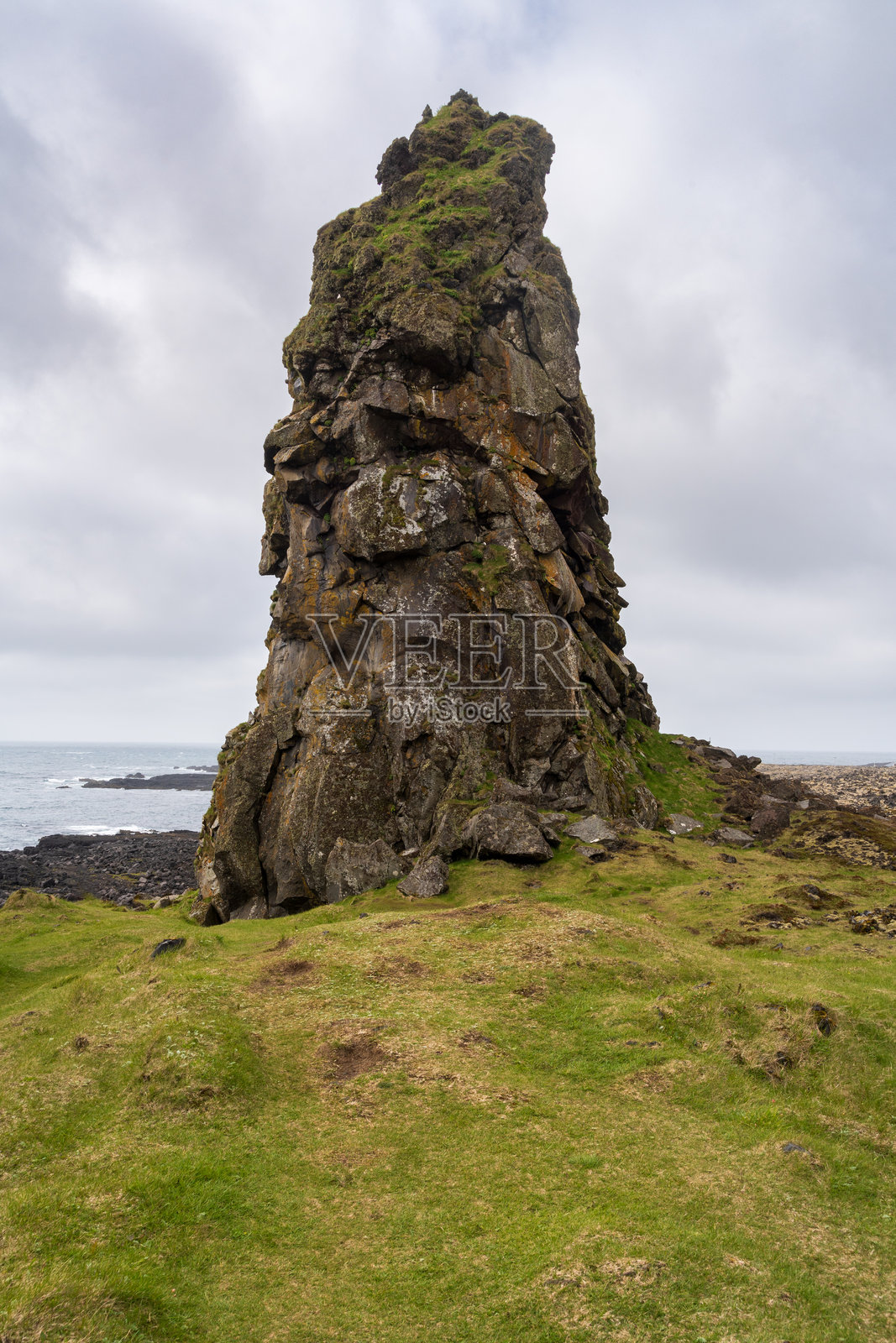 冰岛赫尔纳尔的朗德朗加尔玄武岩悬崖照片摄影图片