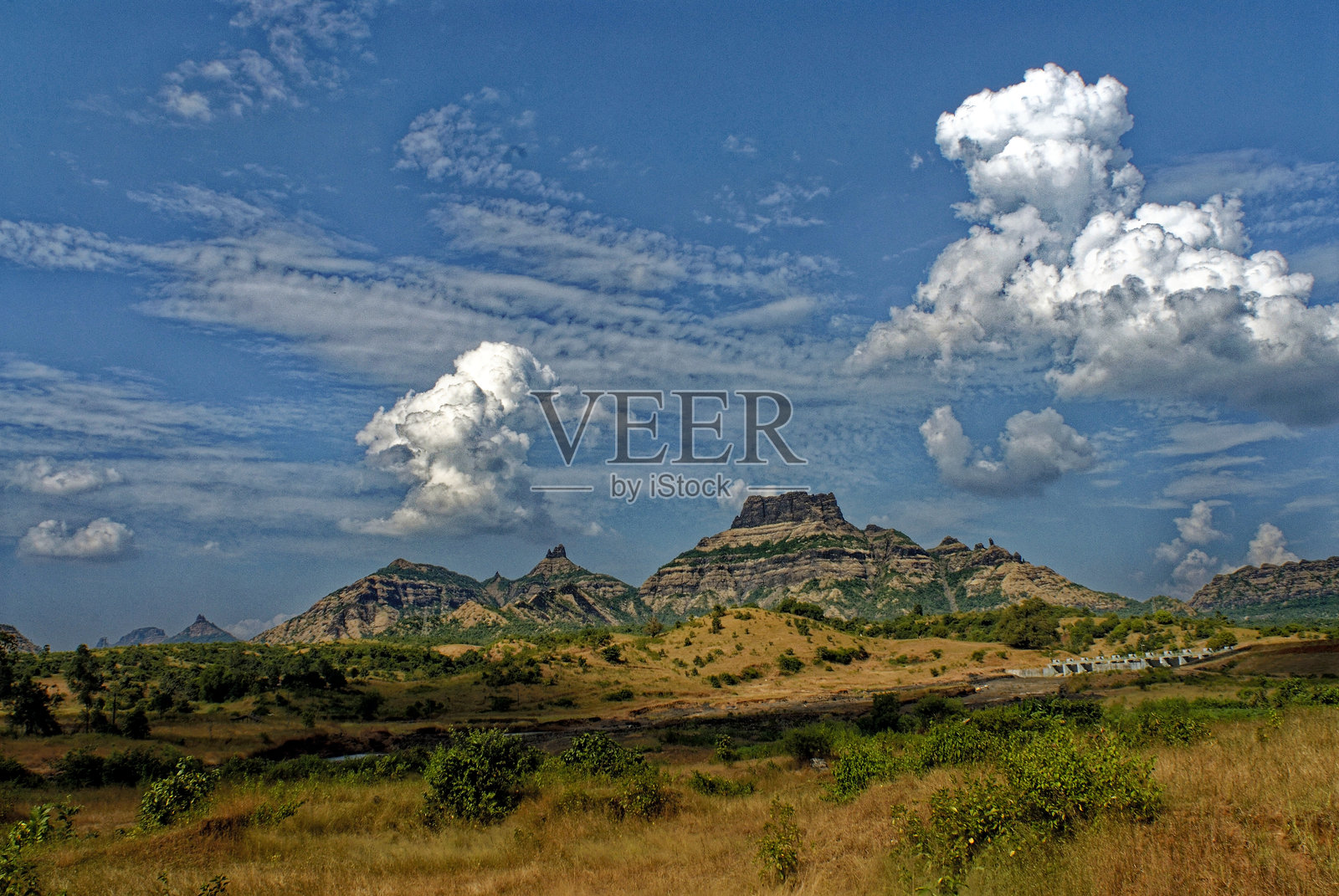 查德里岩石山脉的风景照片摄影图片