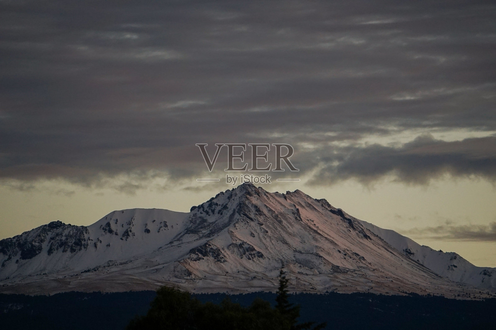 辛安特卡特尔火山照片摄影图片