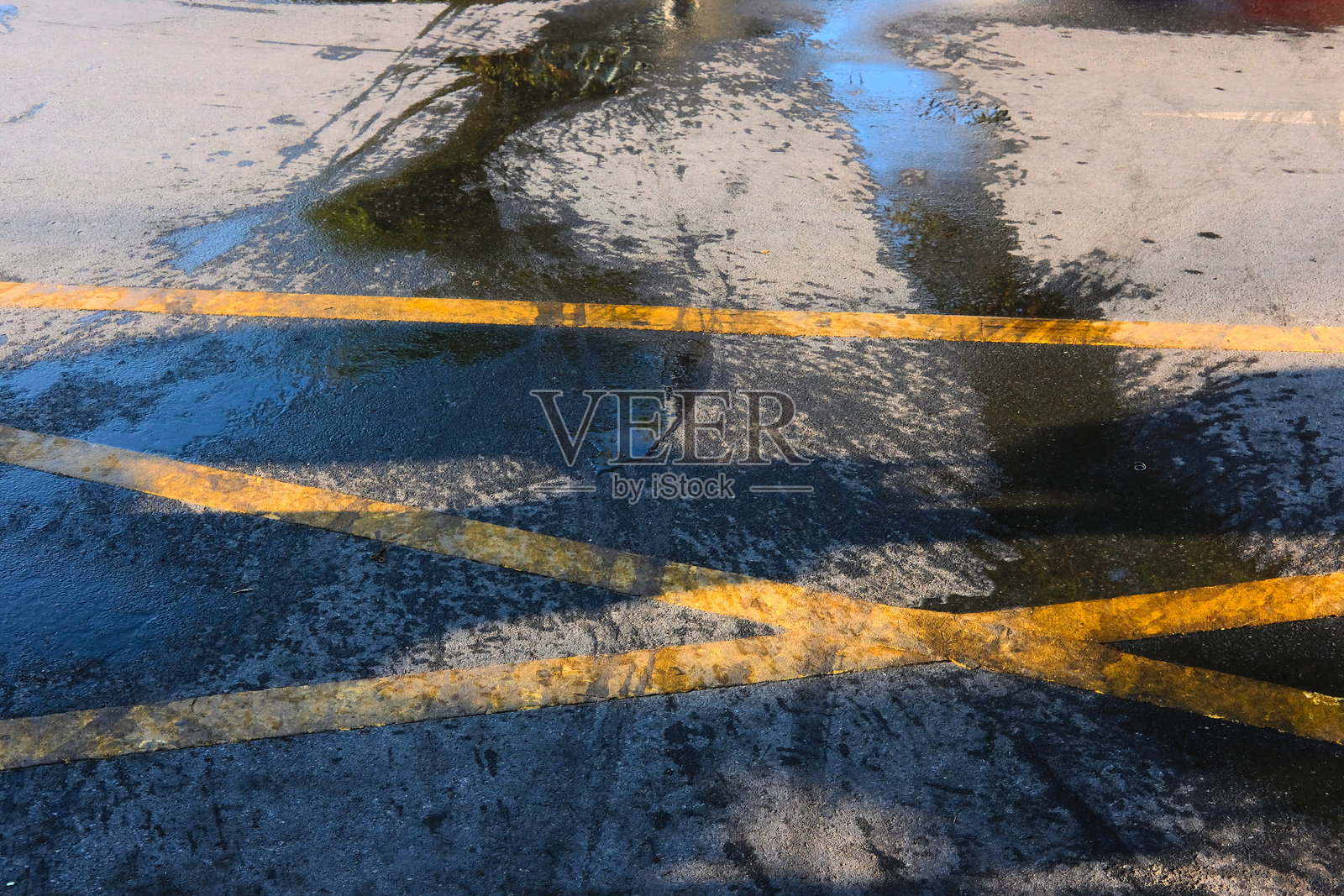 粗糙地面上的抽象形态照片摄影图片