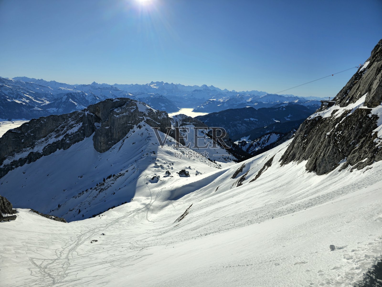 从皮拉图斯山看到的瑞士阿尔卑斯山照片摄影图片