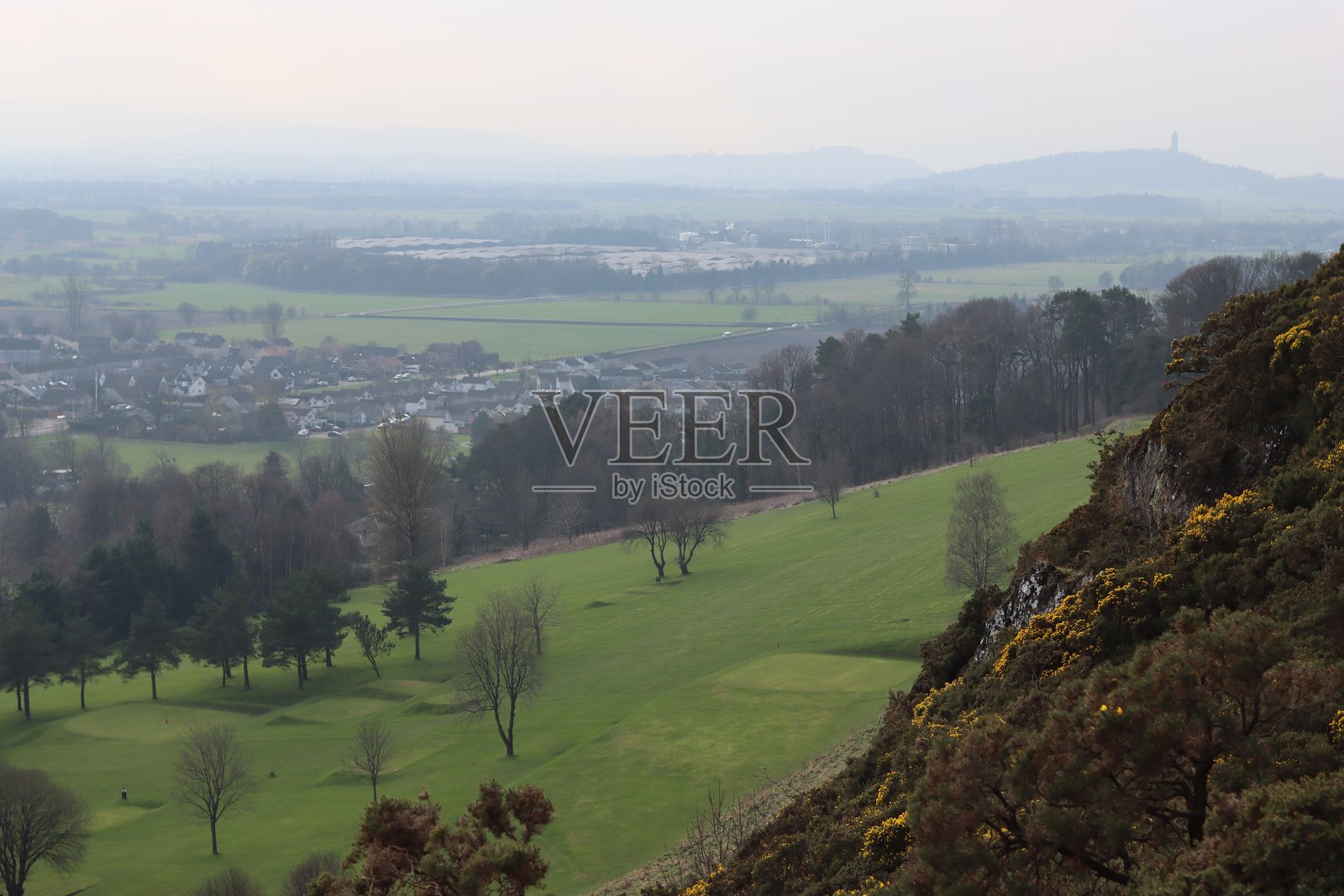 从道拉附近的奥基尔山脉俯瞰华莱士纪念碑照片摄影图片