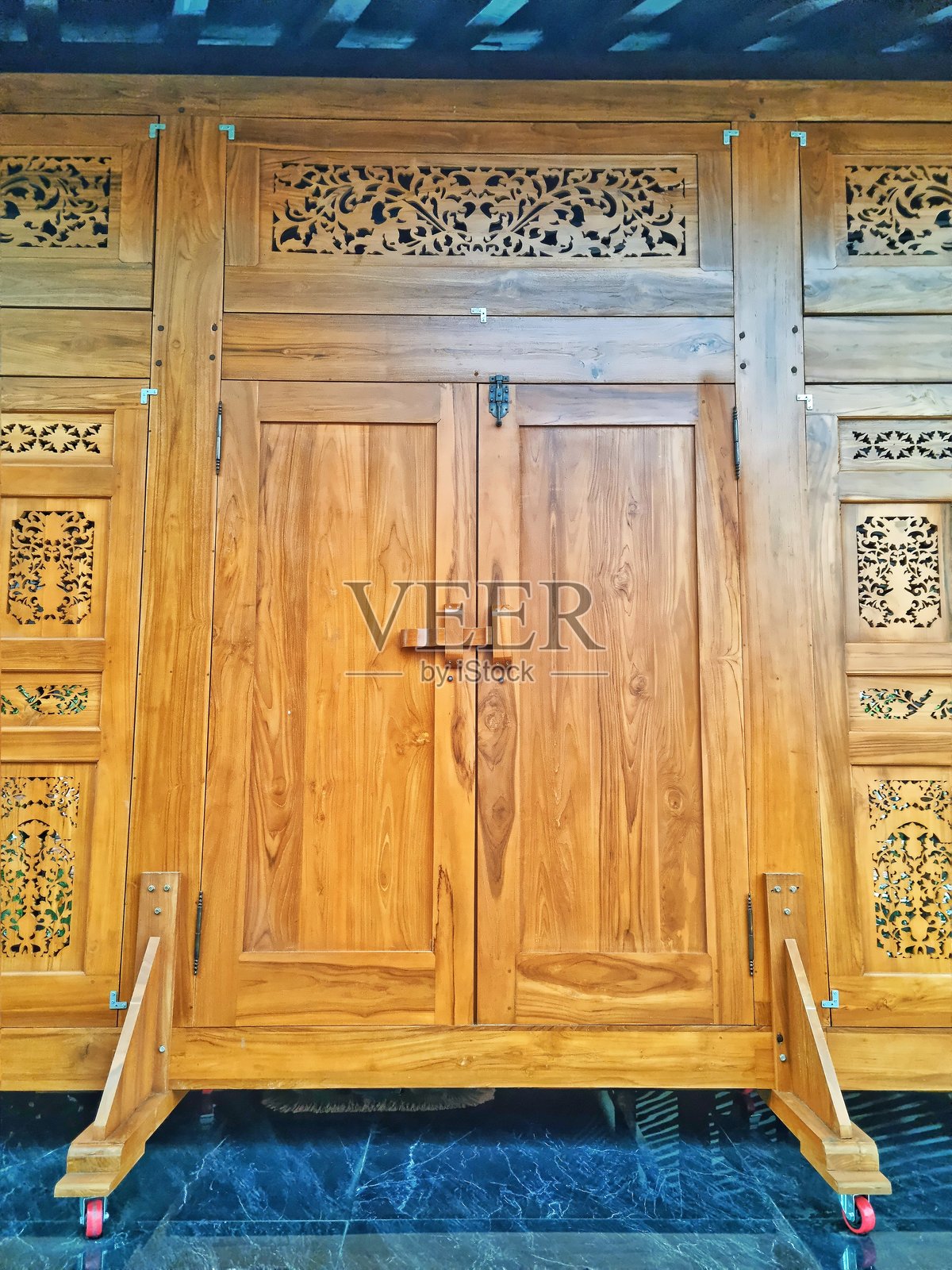 爪哇风格的木门照片摄影图片