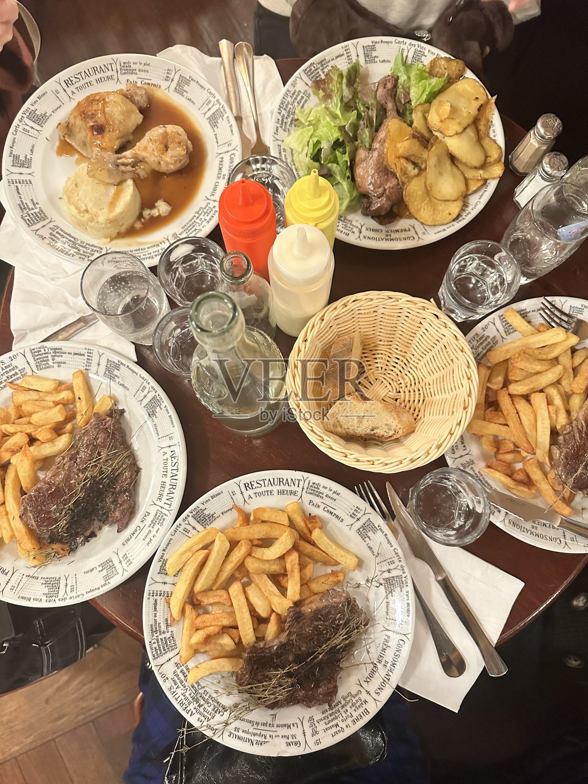 法式餐厅：法式美食盛宴照片摄影图片