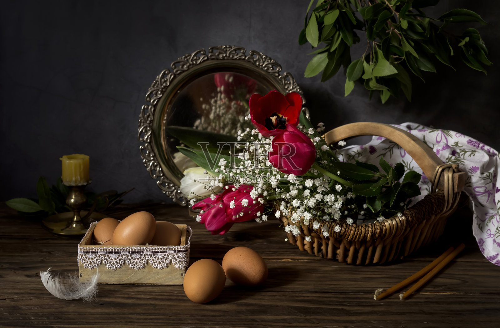 复活节的红色郁金香组合照片摄影图片