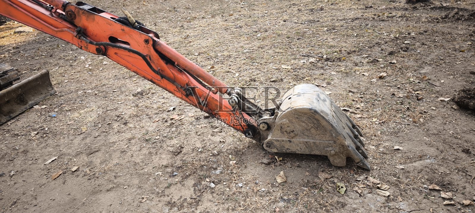 挖掘机在进行土方作业。反铲挖掘机在挖沙。照片摄影图片