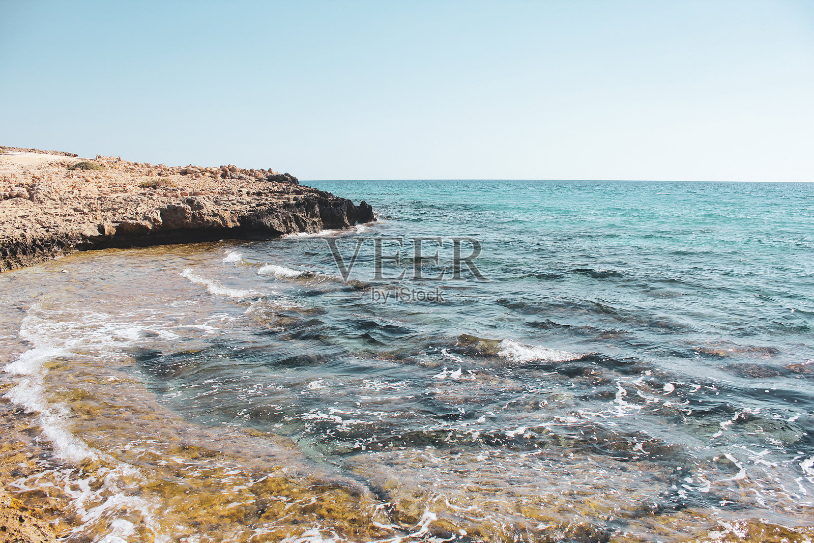 美丽的阿依纳帕石质海岸。照片摄影图片