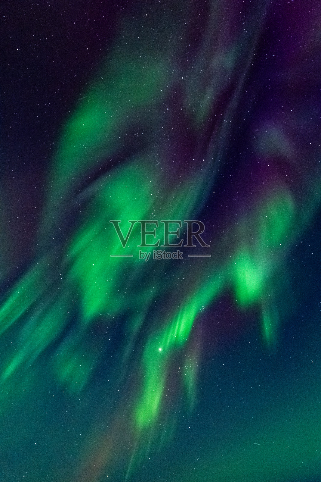 冰岛上空的北极光照片摄影图片