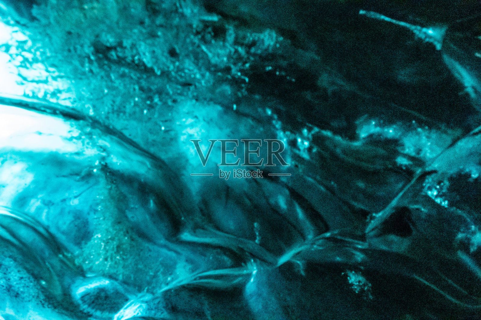 靠近约库尔萨龙的冰洞照片摄影图片