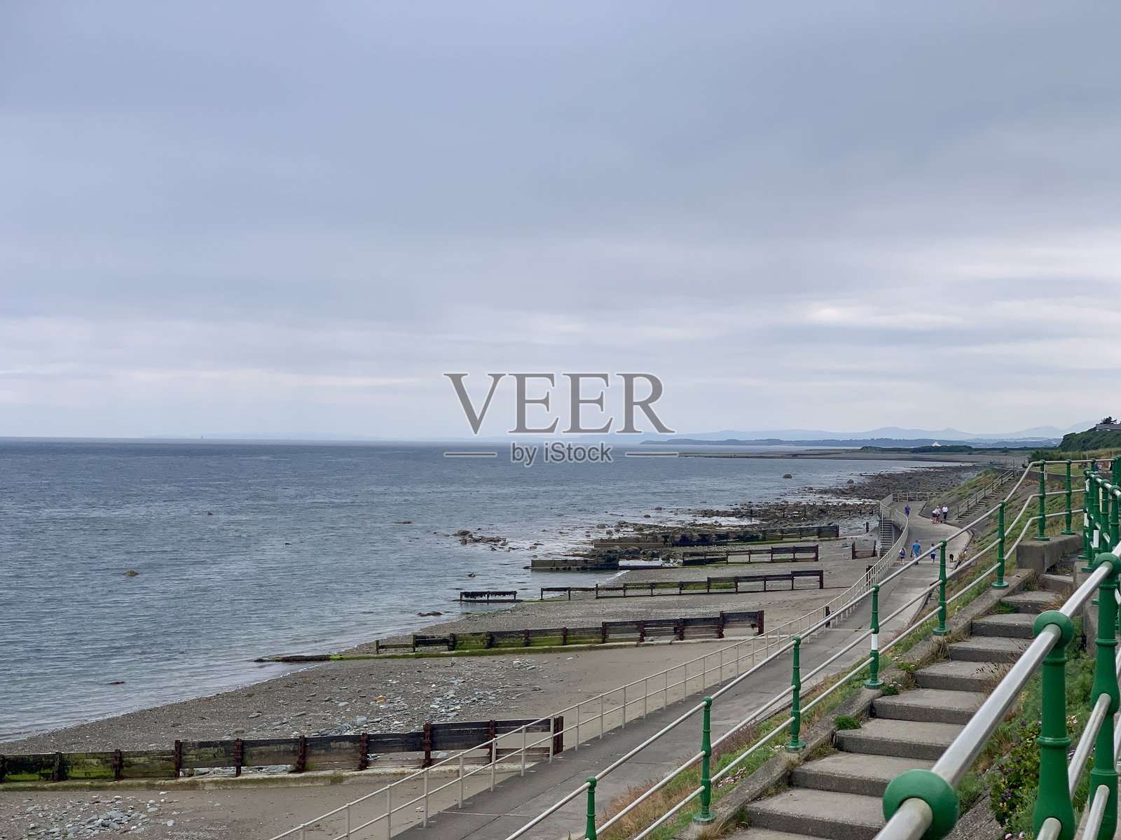 夏季海滩与楼梯照片摄影图片