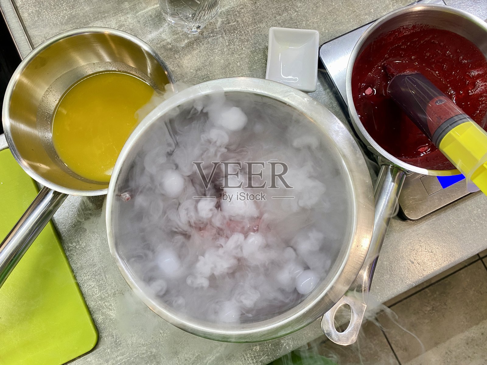 分子料理，化学过程，液氮照片摄影图片