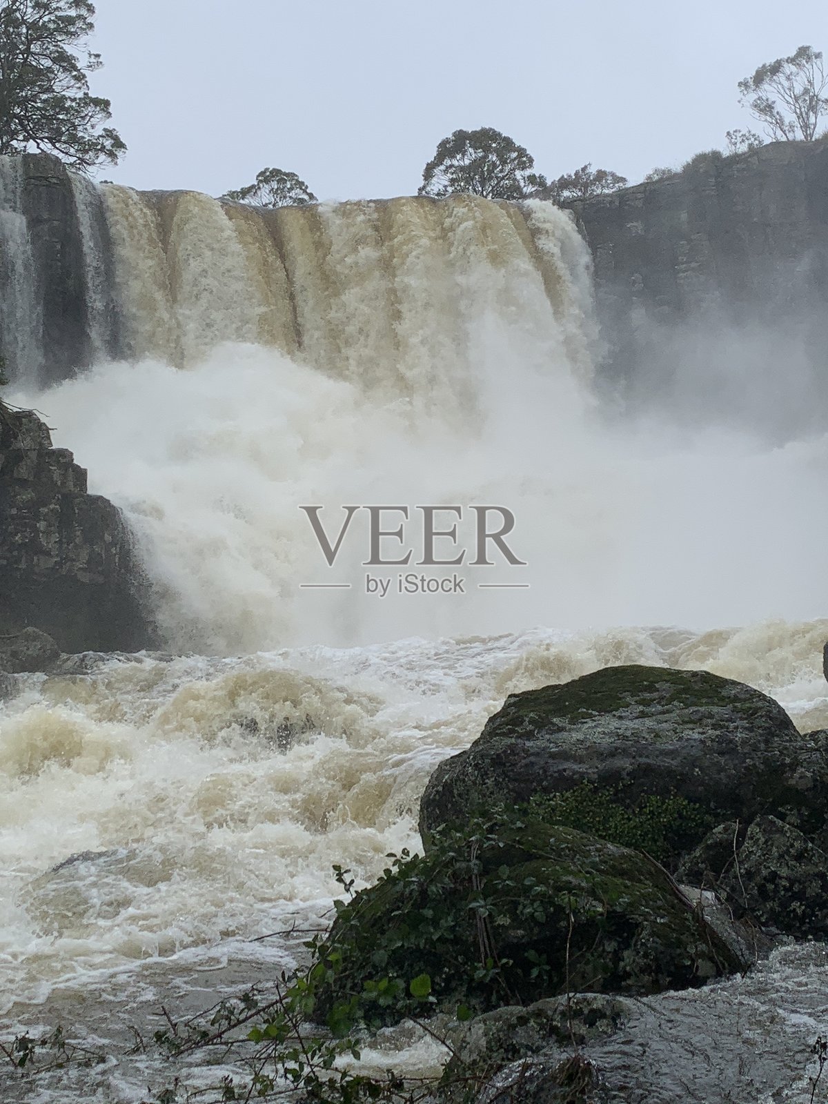 埃博尔瀑布洪水泛滥照片摄影图片