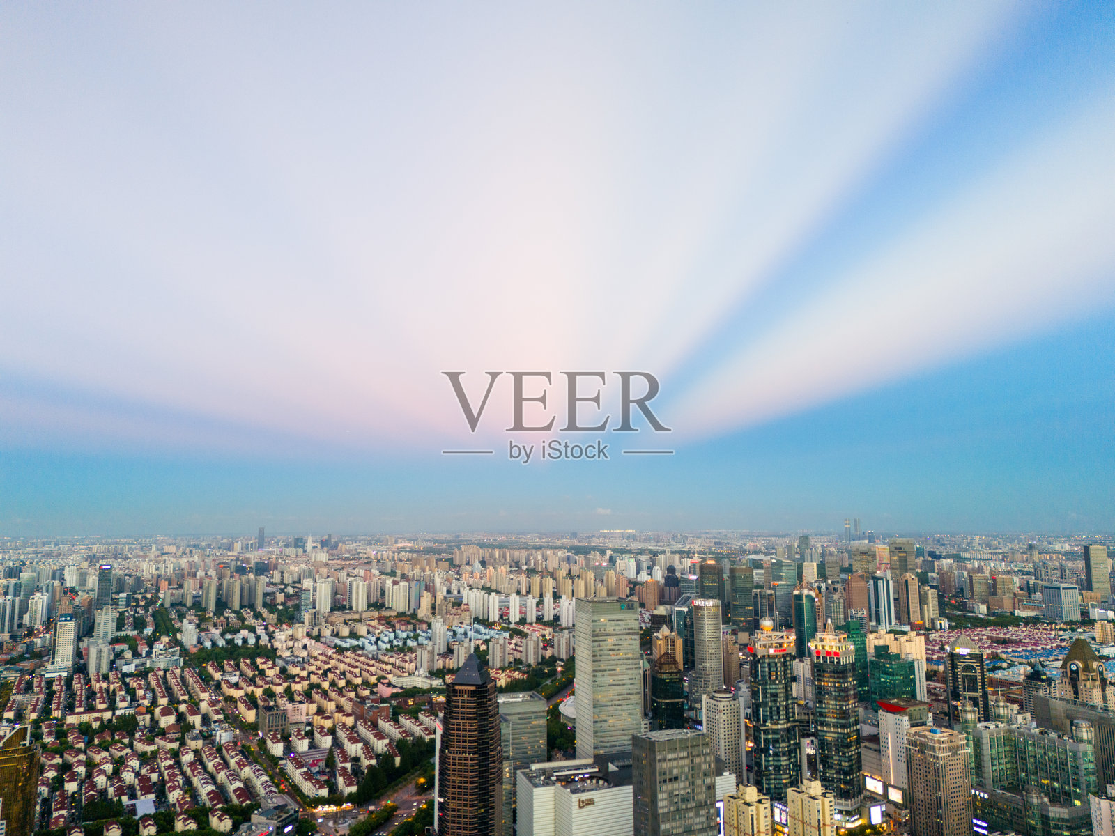 上海浦东新区陆家嘴的日落航拍照片照片摄影图片