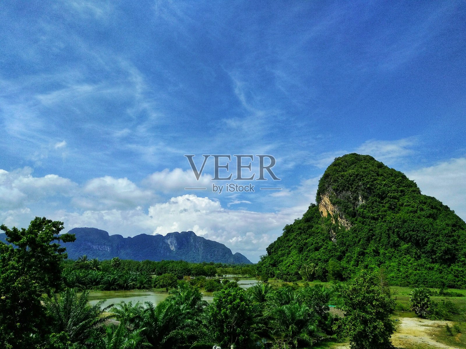 泰国南部五彩斑斓的自然山脉鸟瞰图照片摄影图片