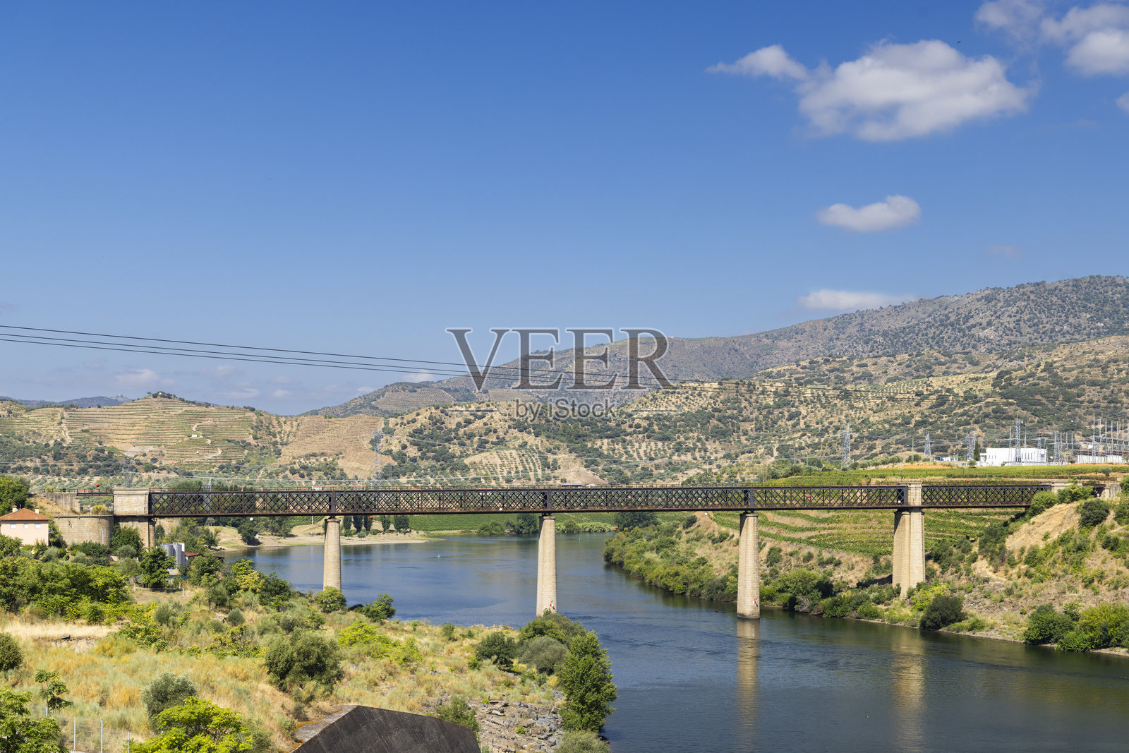 典型的杜罗河风景，靠近波西尼奥，联合国教科文组织遗址，福斯科阿新镇，阿尔托杜罗葡萄酒产区，葡萄牙照片摄影图片