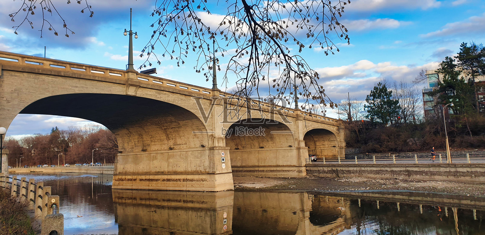 渥太华安大略省加拿大银行街运河桥照片摄影图片