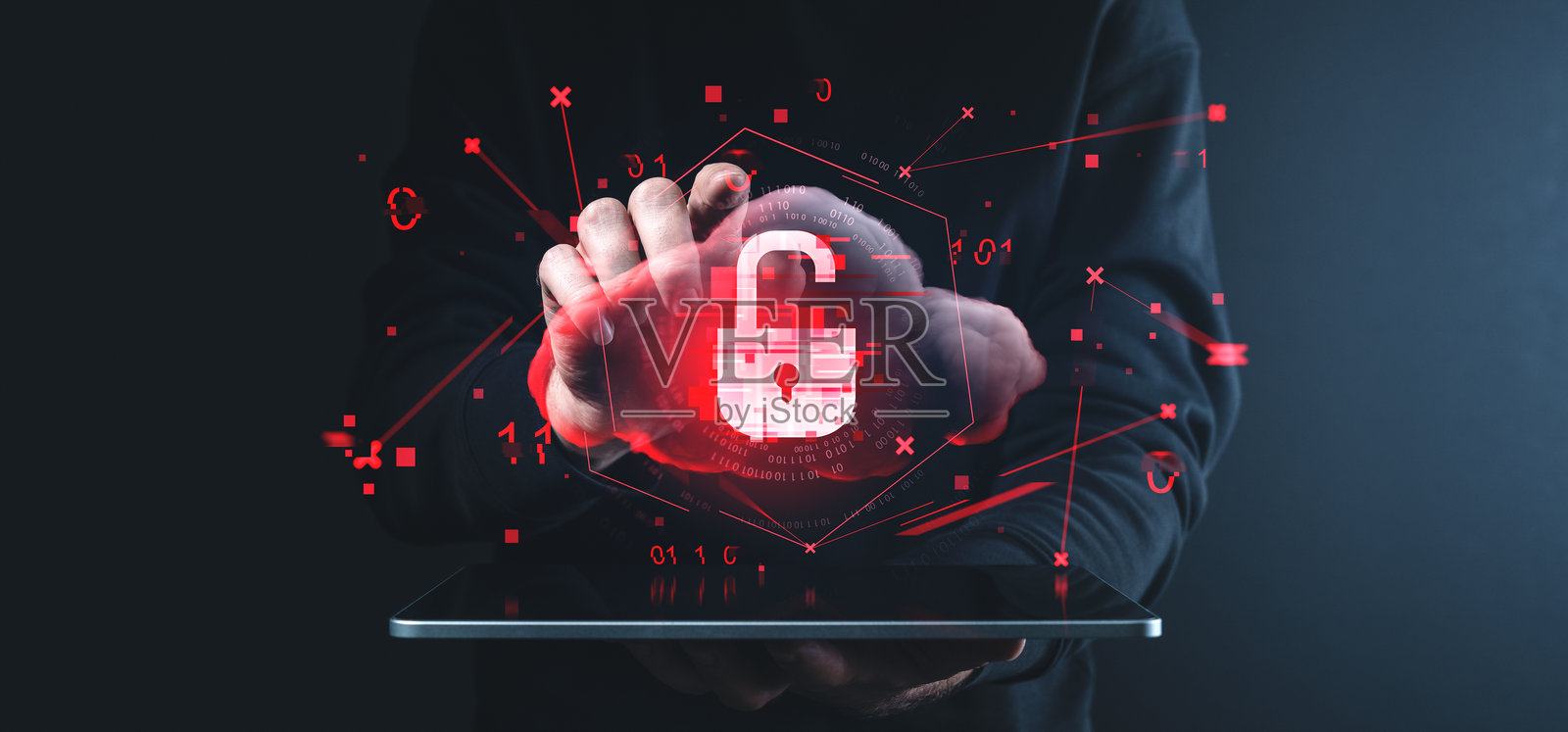 黑客在平板电脑上解锁数字锁。照片摄影图片