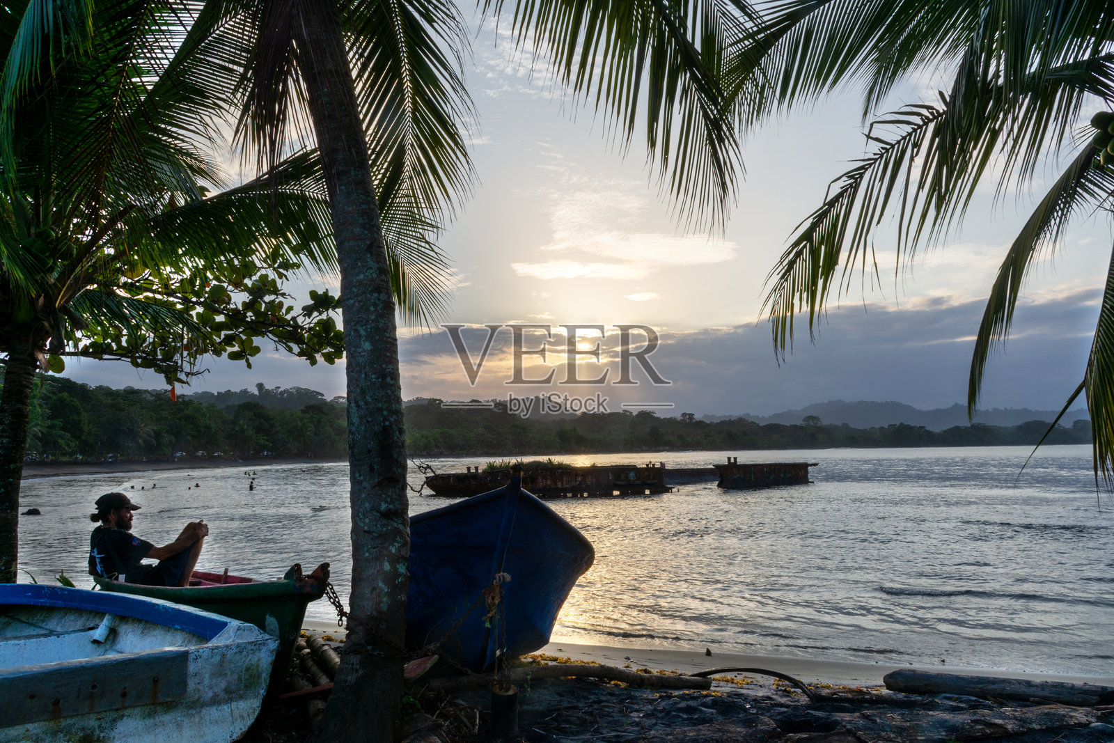 海边日落放松时光照片摄影图片